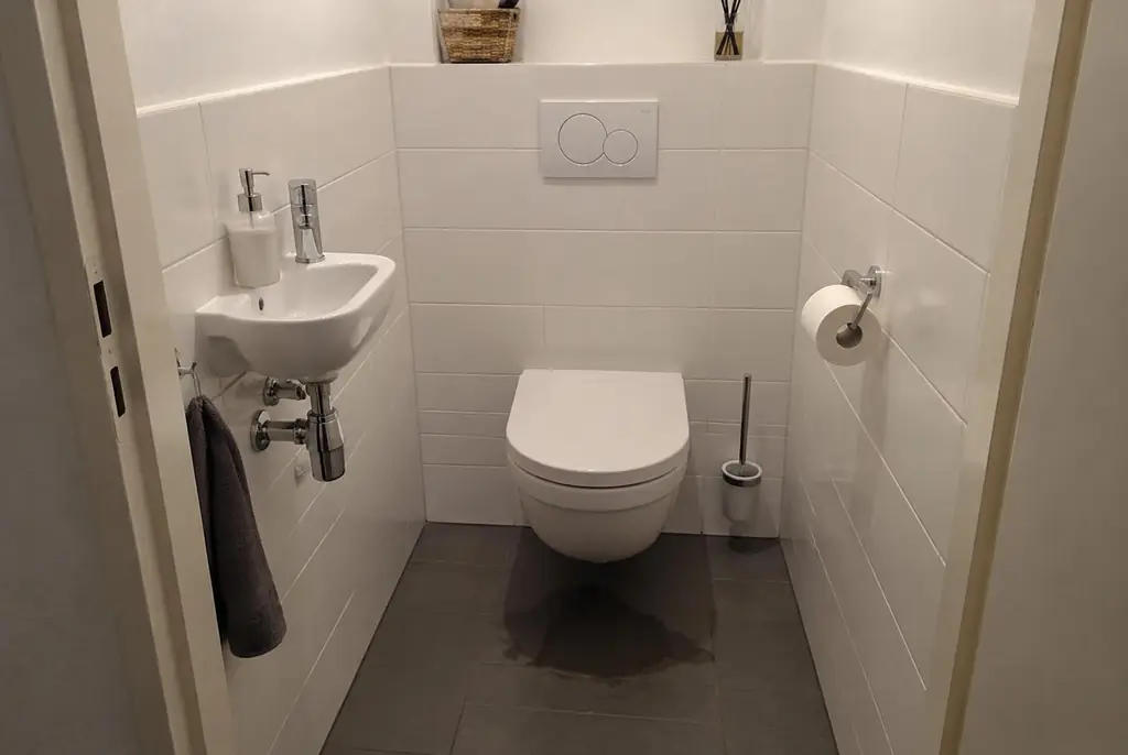 Lekdetectie Beverwijk – natte vloer bij een toilet